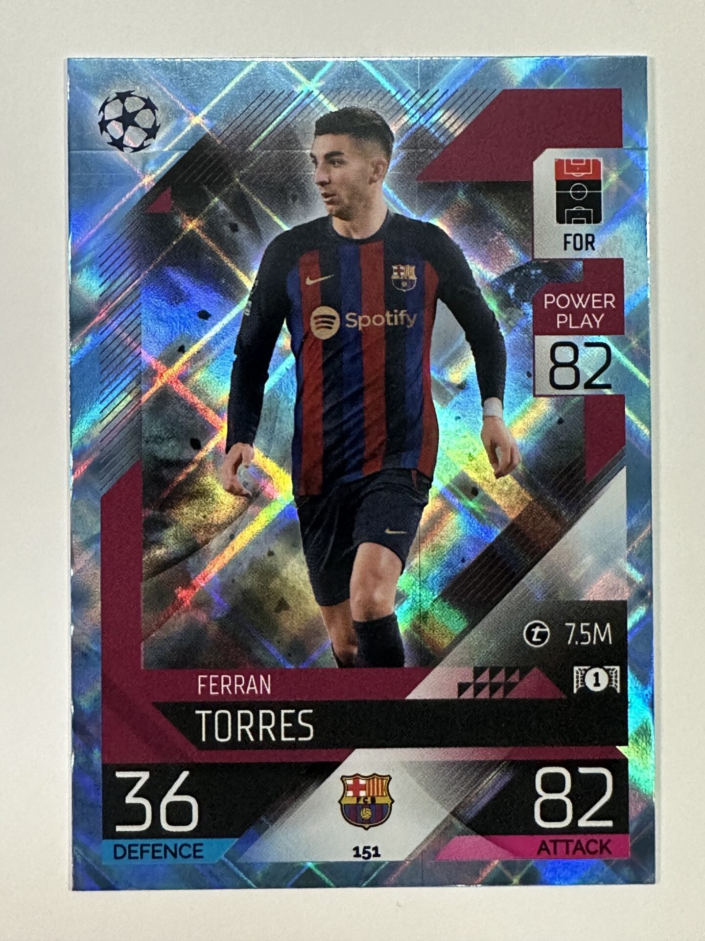 151 Ferran Torres Base Crystal Foil Parallel (Barcelona) Topps Match Attax 2022:2023 Card