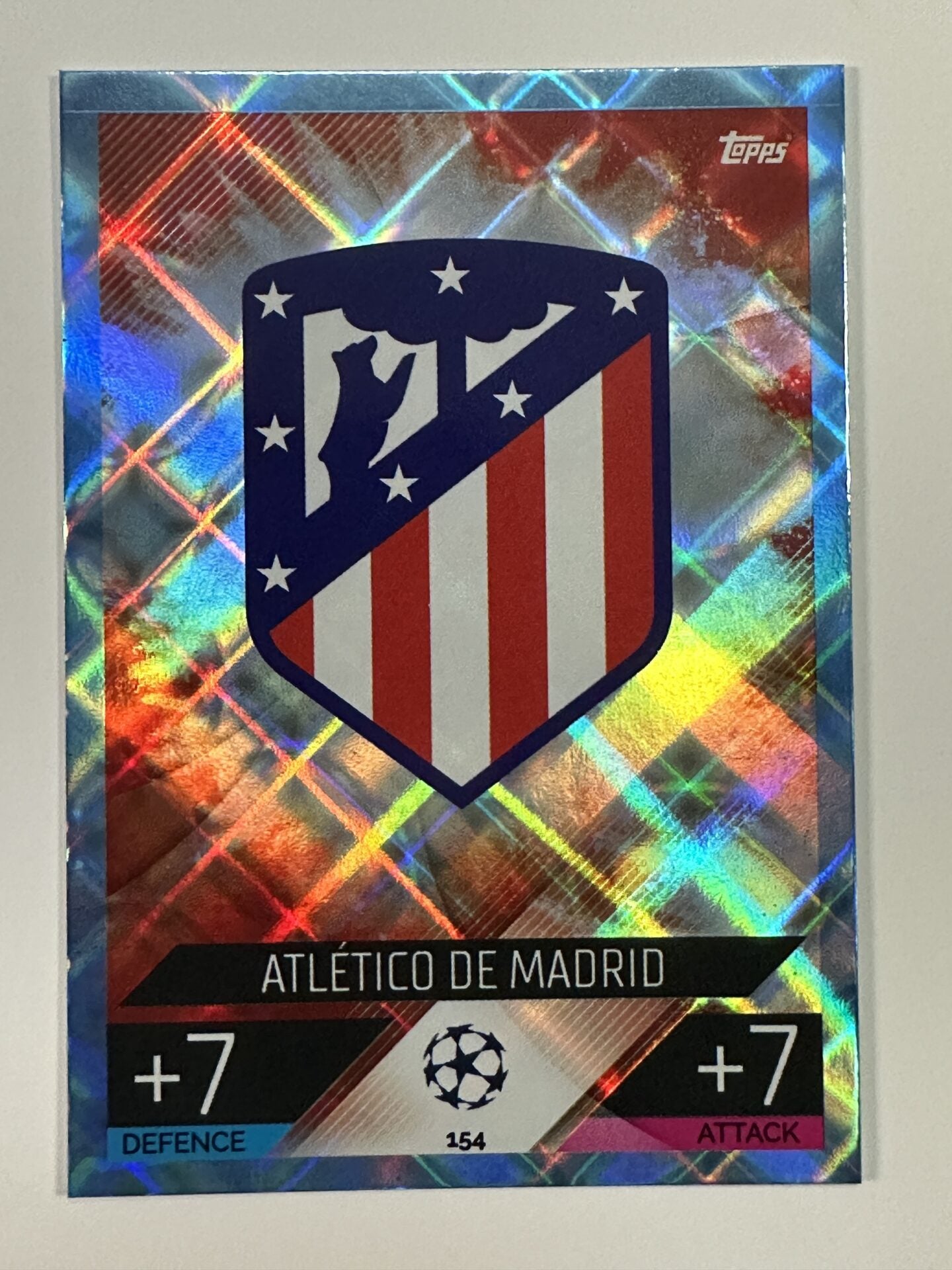 154 Team Badge Crystal Foil Parallel (Atletico Madrid) Topps Match Attax 2022:2023 Card