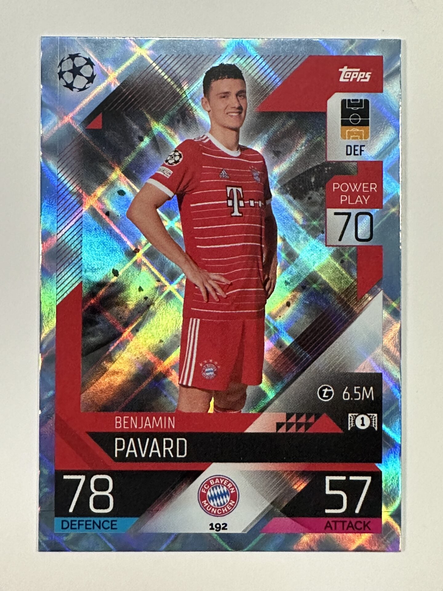 192 Benjamin Pavard Base Crystal Foil Parallel (Bayern Munich) Topps Match Attax 2022:2023 Card