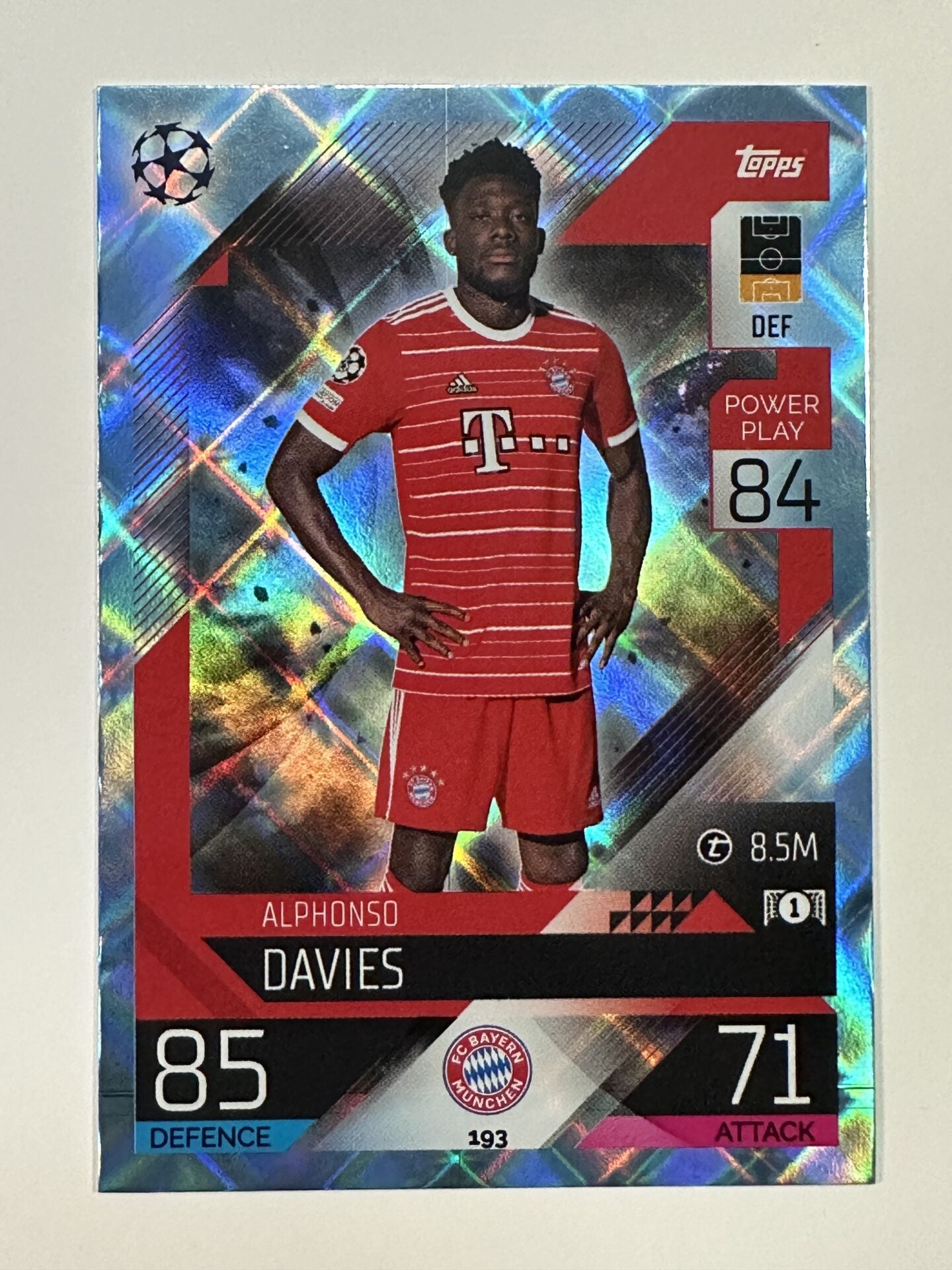 193 Alphonso Davies Base Crystal Foil Parallel (Bayern Munich) Topps Match Attax 2022:2023 Card