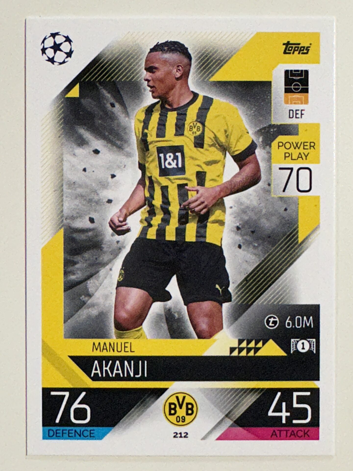 212. Manuel Akanji (Borussia Dortmund) &#8211; Topps Match Attax 2022:2023 card