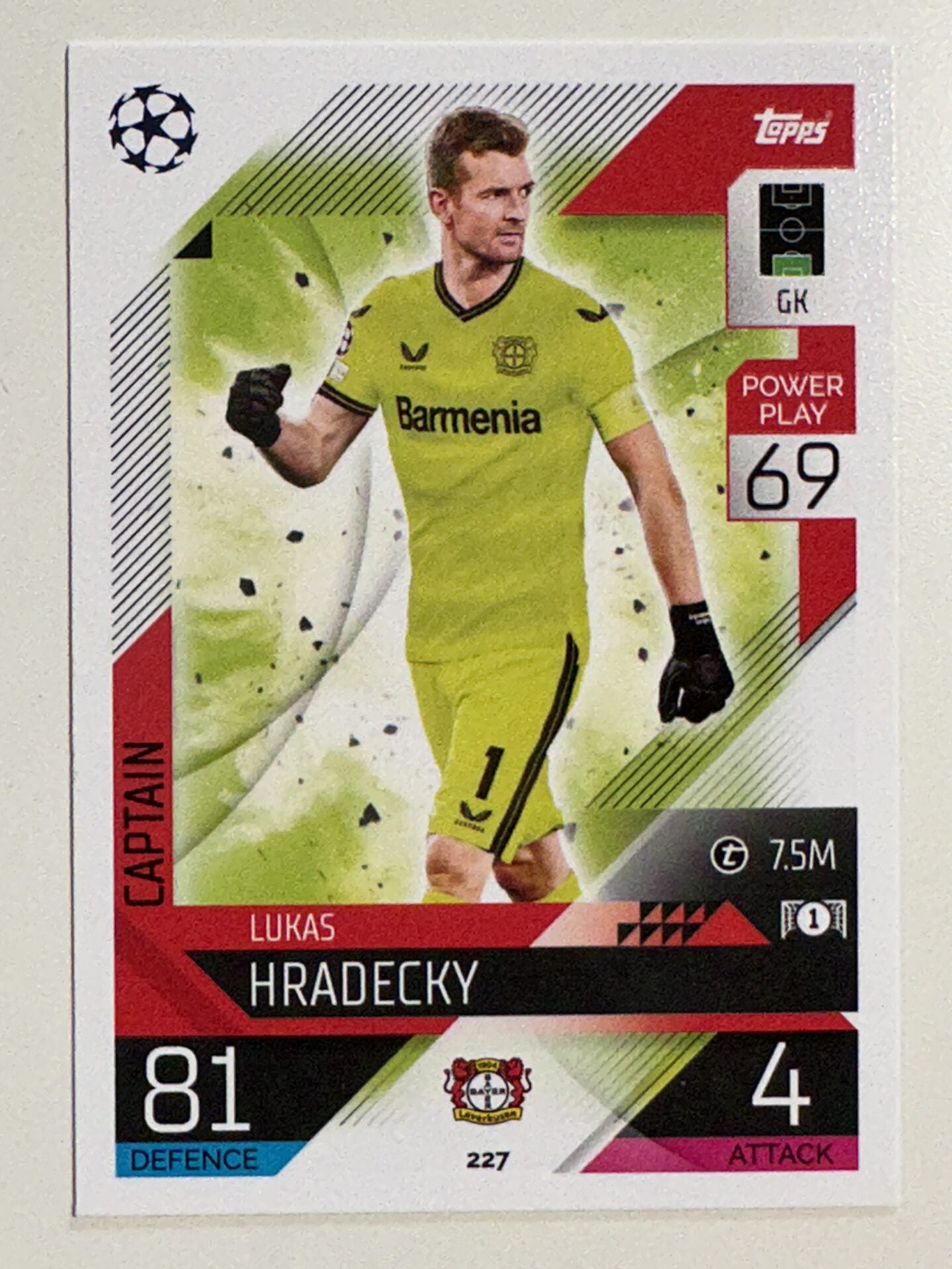 227. Lukas Hradecky (Bayer 04 Leverkusen) &#8211; Captain &#8211; Topps Match Attax 2022:2023 card