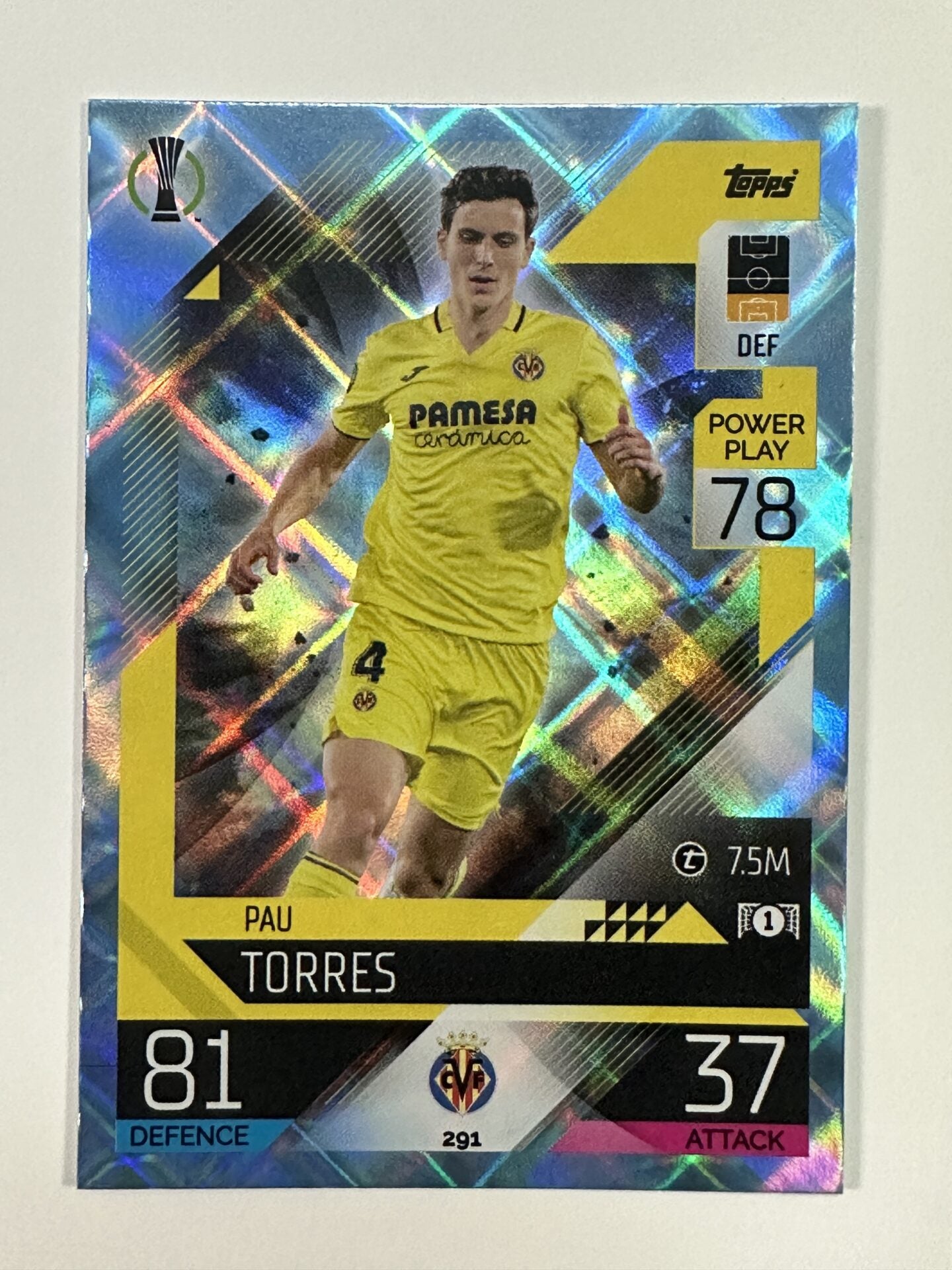 291 Pau Torres Base Crystal Foil Parallel (Villarreal) Topps Match Attax 2022:2023 Card