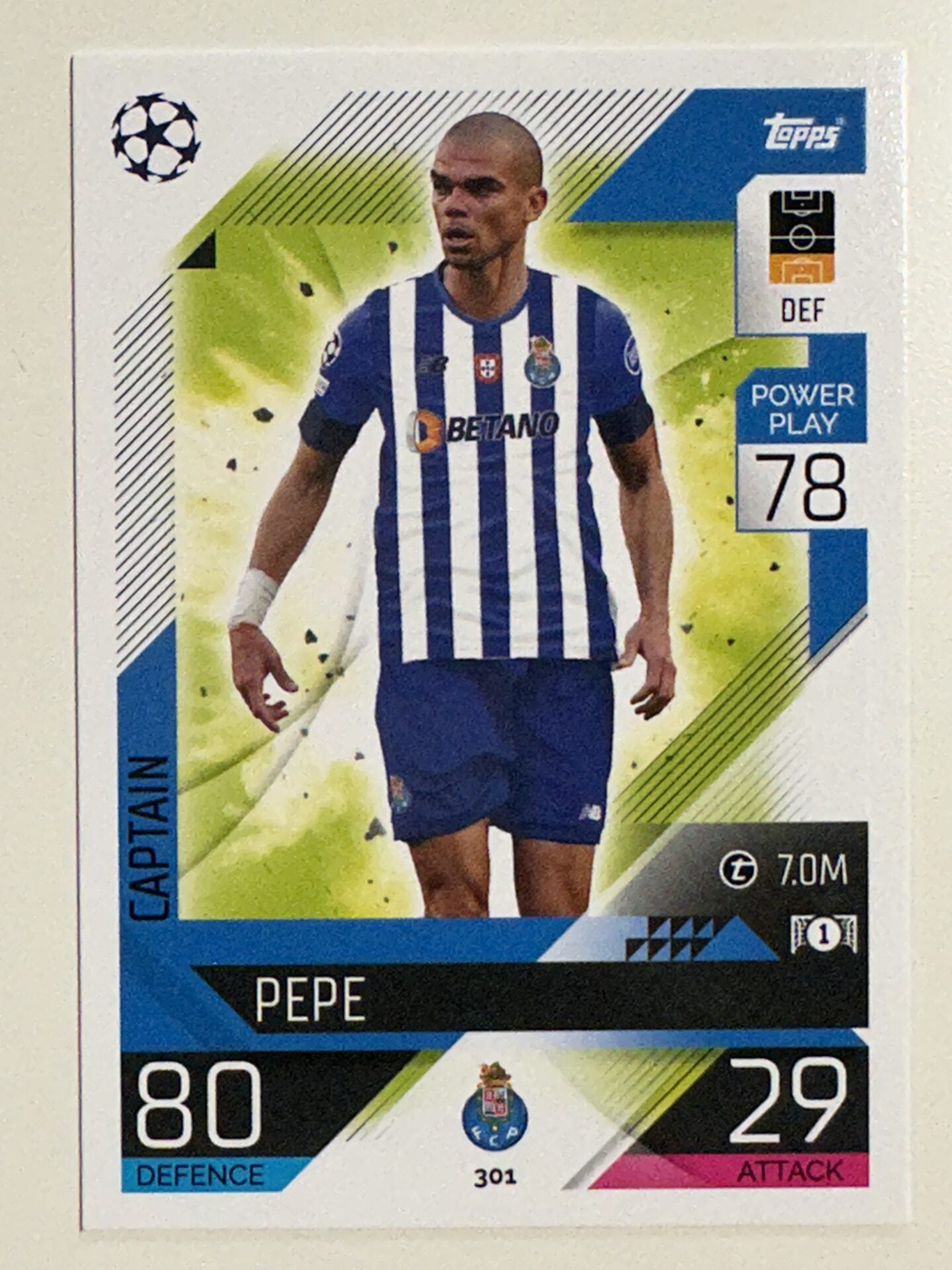 301. Pepe (FC Porto) &#8211; Captain &#8211; Topps Match Attax 2022:2023 card