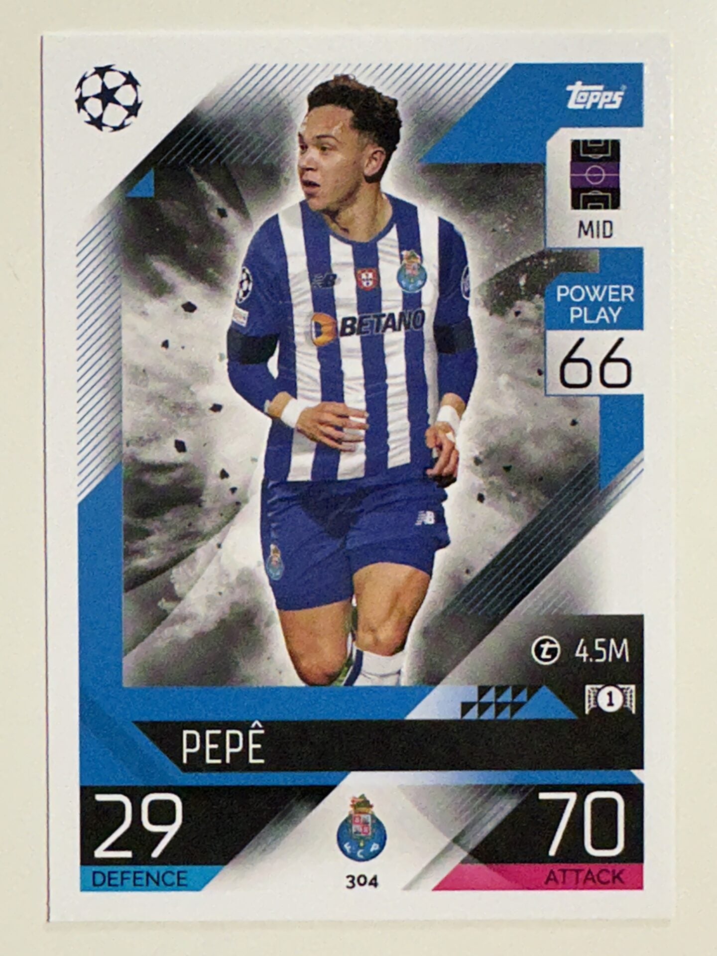 304. Pepê (FC Porto) &#8211; Topps Match Attax 2022:2023 card