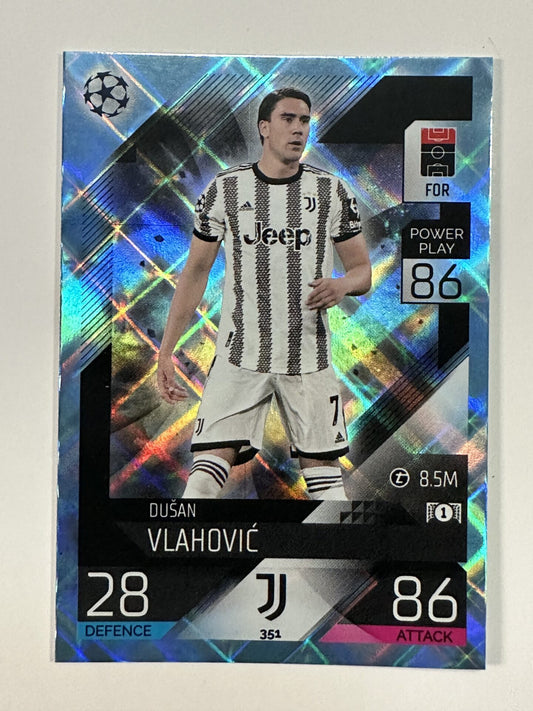 351 Dusan Vlahovic Base Crystal Foil Parallel (Juventus) Topps Match Attax 2022:2023 Card