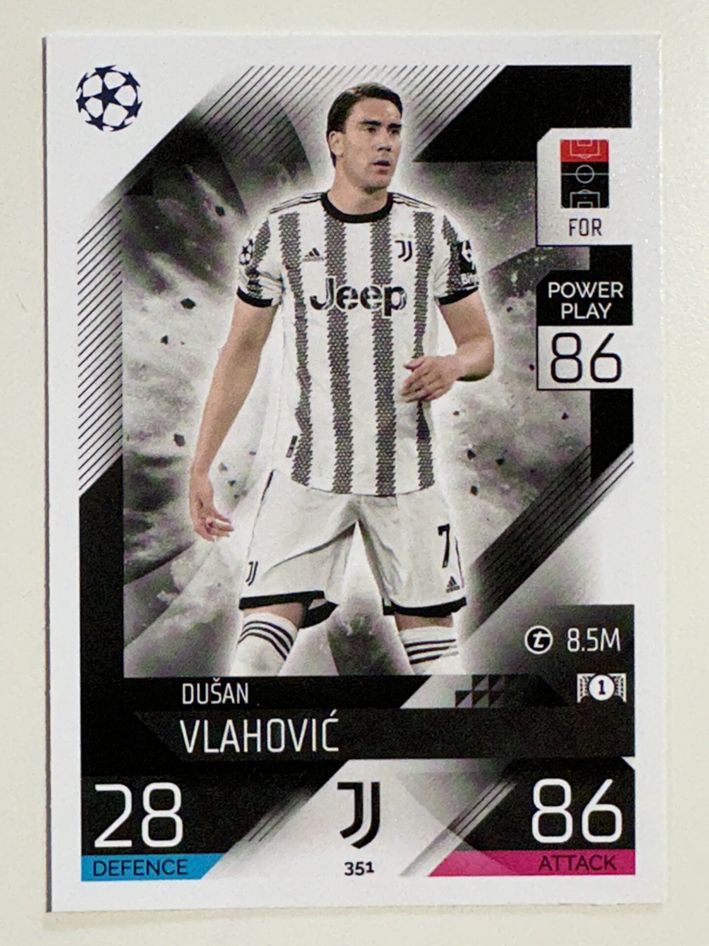 351. Dusan Vlahovic (Juventus) &#8211; Topps Match Attax 2022:2023 card