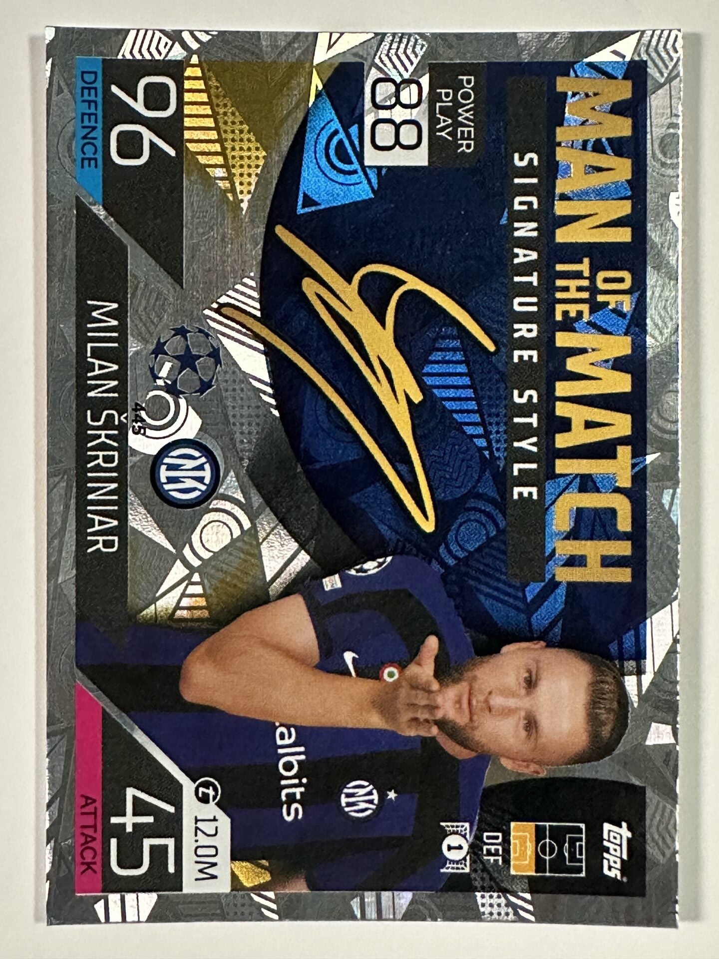 445 Milan Skriniar Man of the Match Signature Style (Inter Milan) Topps Match Attax 2022:2023 Card