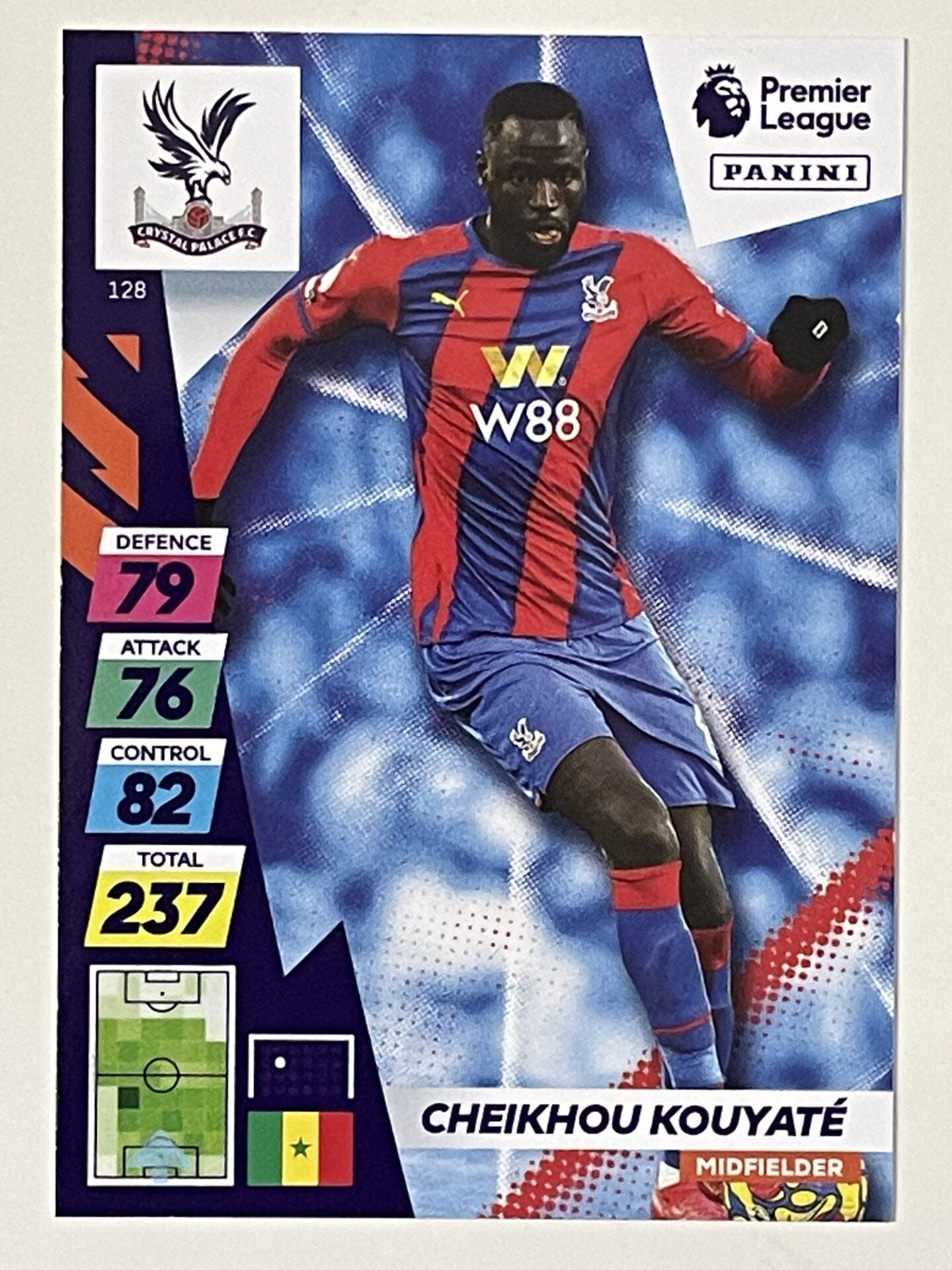 Cheikhou Kouyate Crystal Palace Base Panini Adrenalyn XL PLUS Premier League 2021 2022