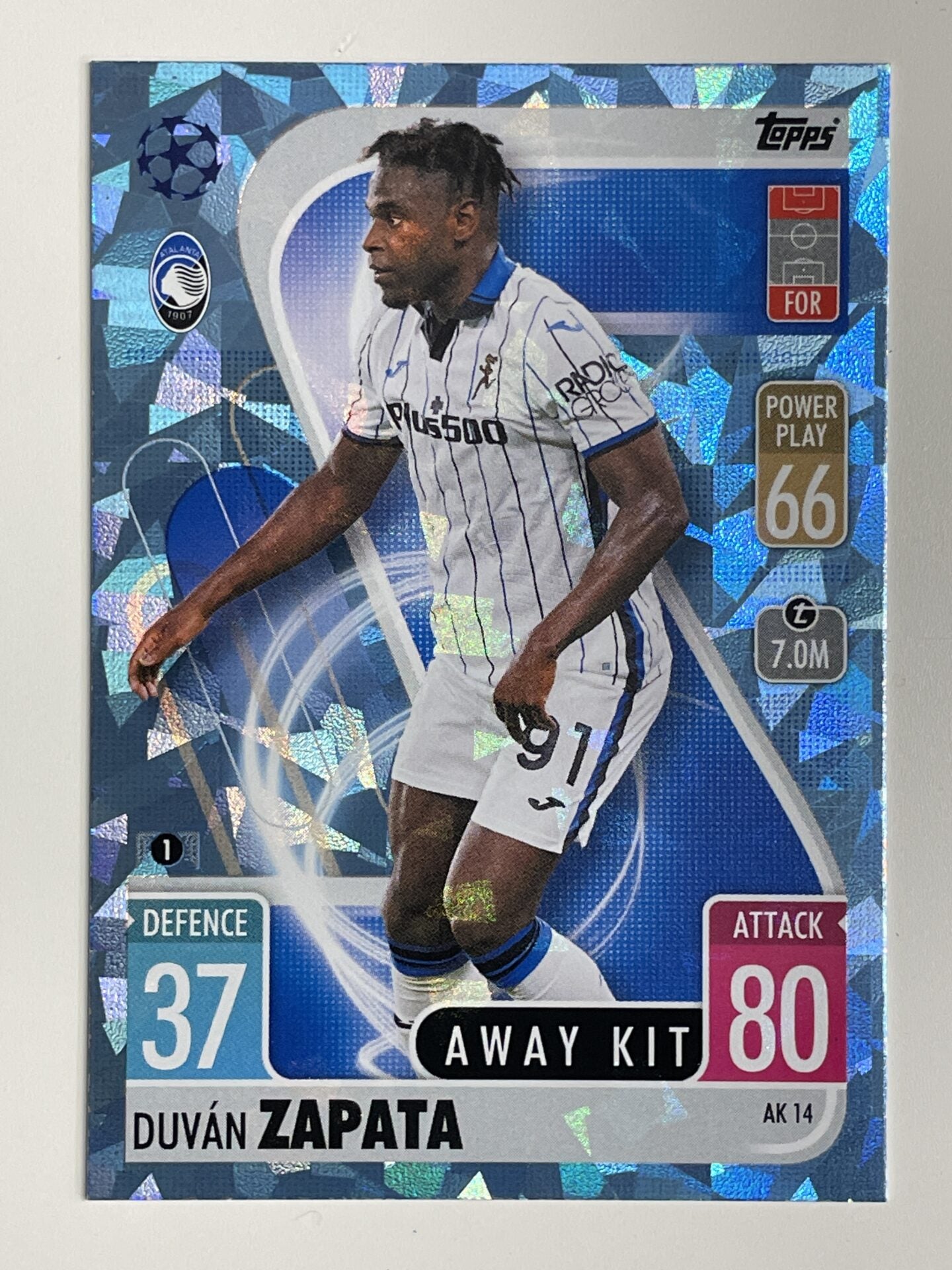 Duvan Zapata Atalanta Away Kit Crystal Foil Parallel Topps Match Attax Extra 2021:22 Champions League Card