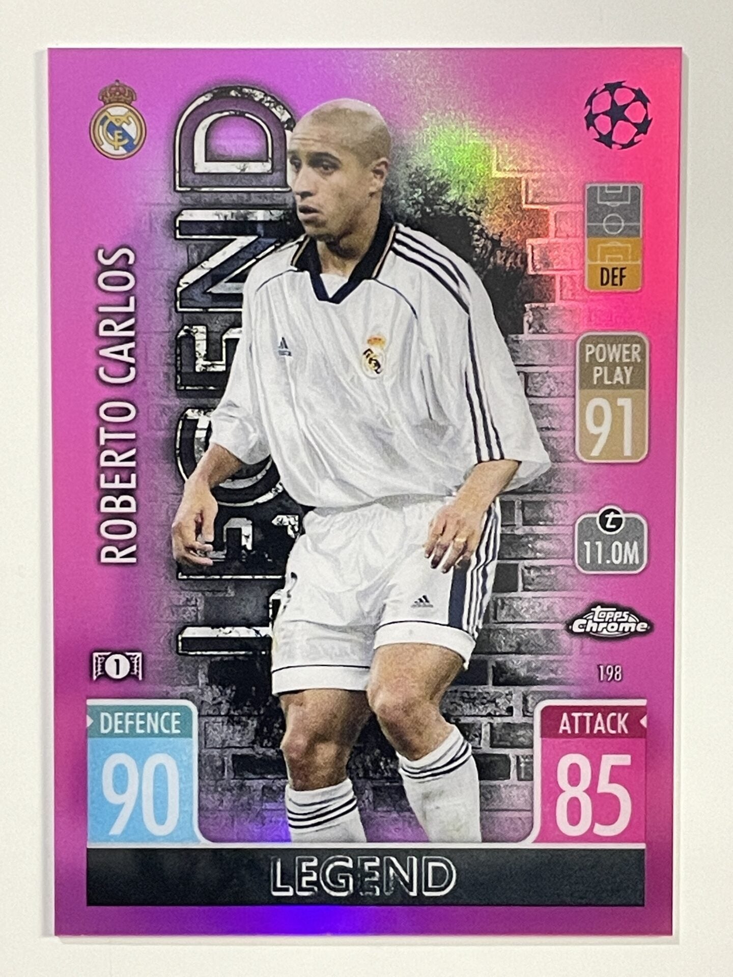 Roberto Carlos Legend Pink Parallel Topps Match Attax Chrome 2021 2022