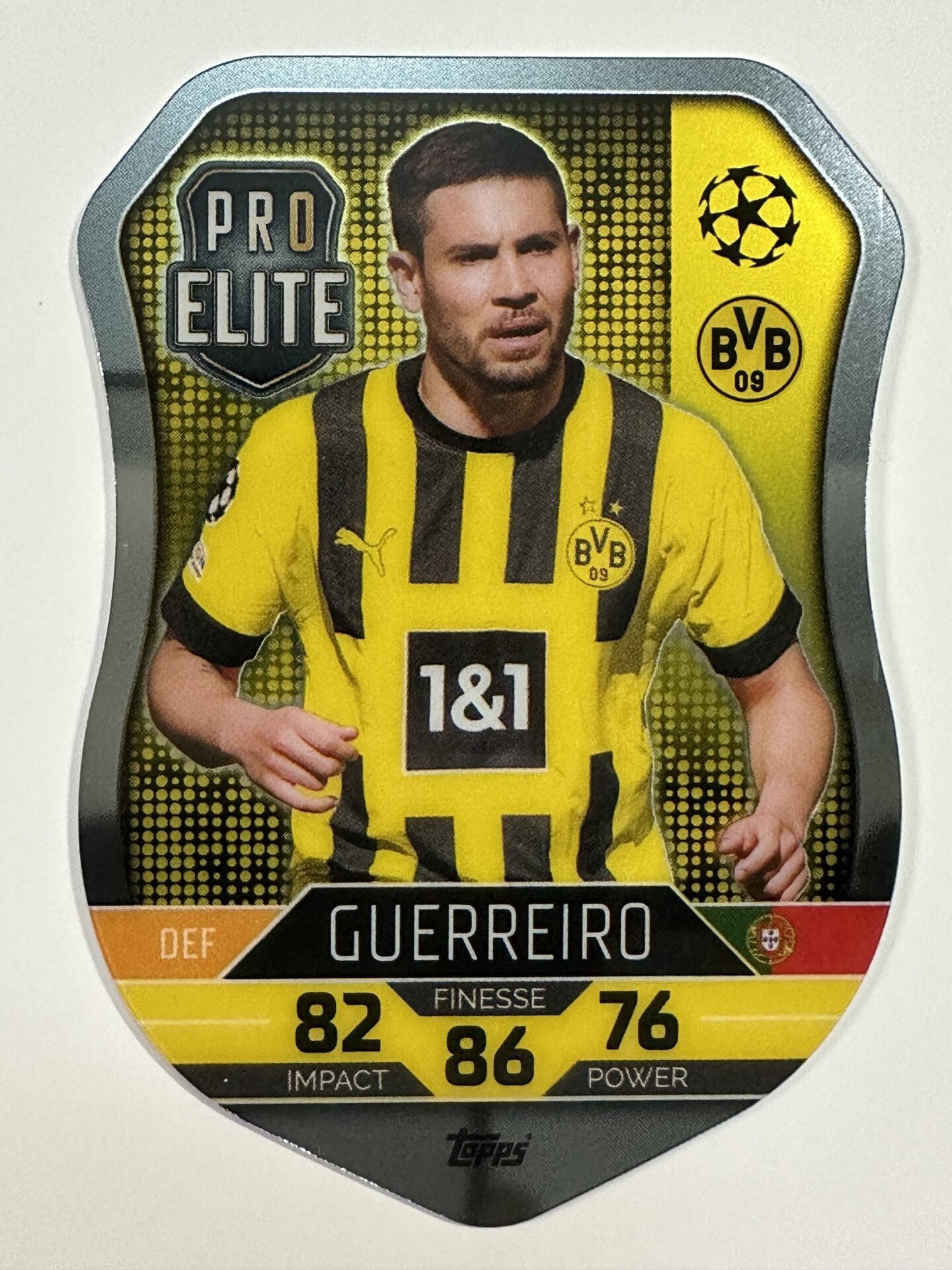 SH9 Guerreiro Pro Elite Shield (Dortmund) Topps Match Attax 2022:2023 Card