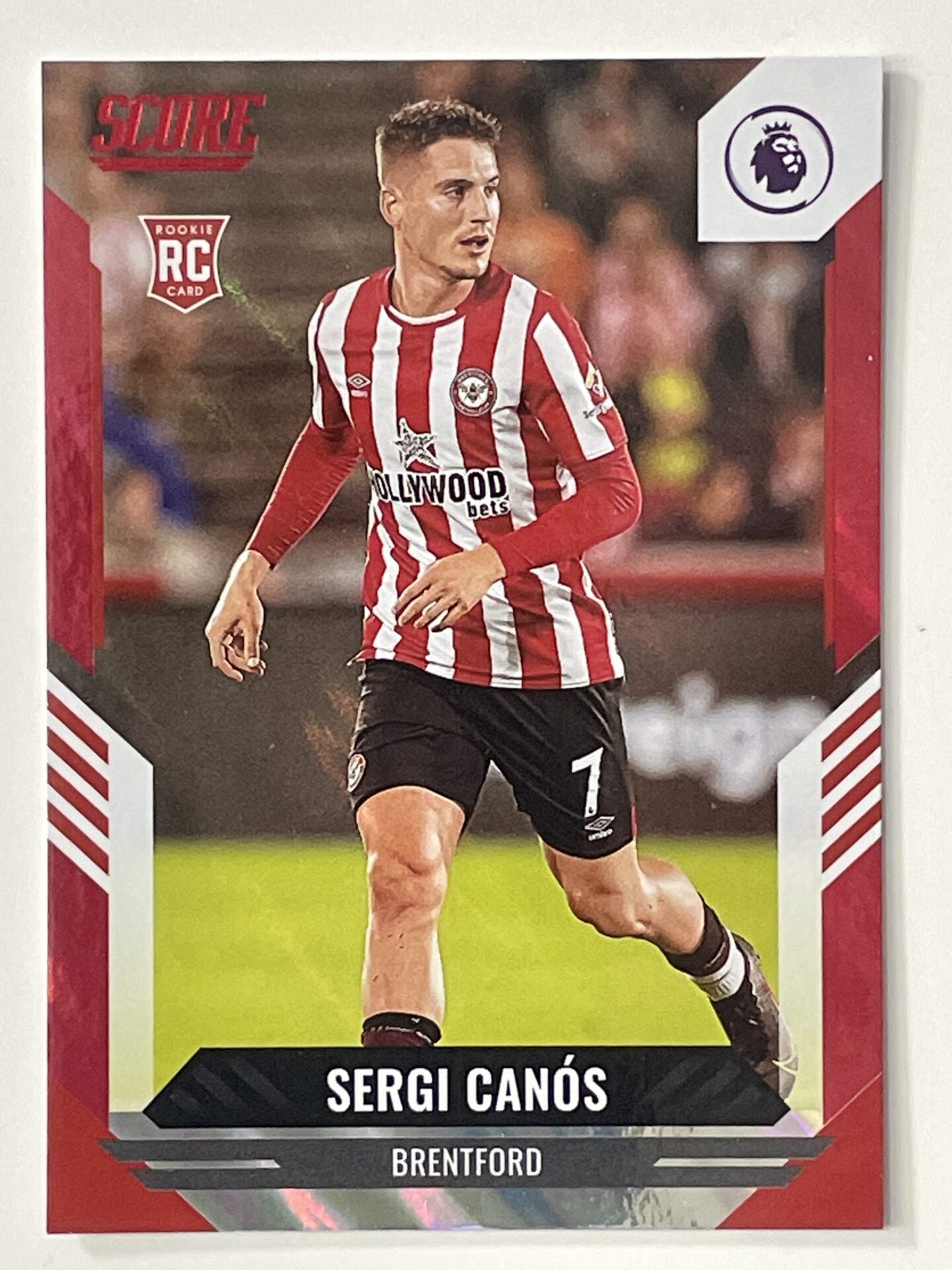 Sergi Canos Brentford Base Red Lava Parallel Panini Premier League Score 2021 2022