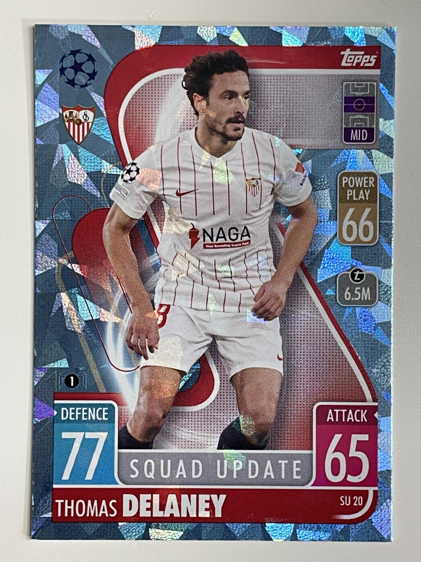 Thomas Delaney Sevilla Base Crystal Foil Parallel Topps Match Attax Extra 2021:22 Champions League Card