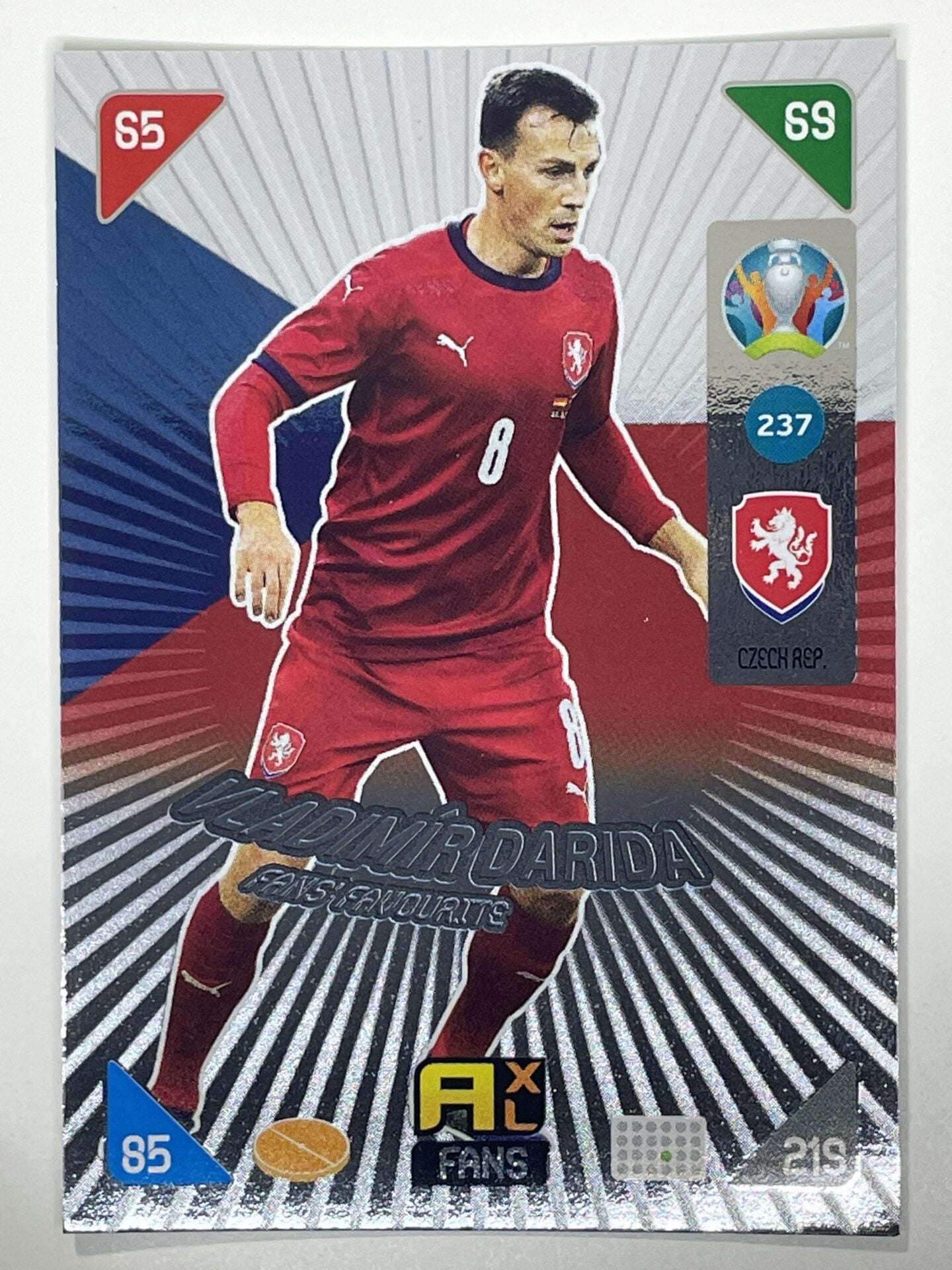 Vladimir Darida Fans Favourites (Czech Republic) Football Card &#8211; Euro 2020 Adrenalyn XL