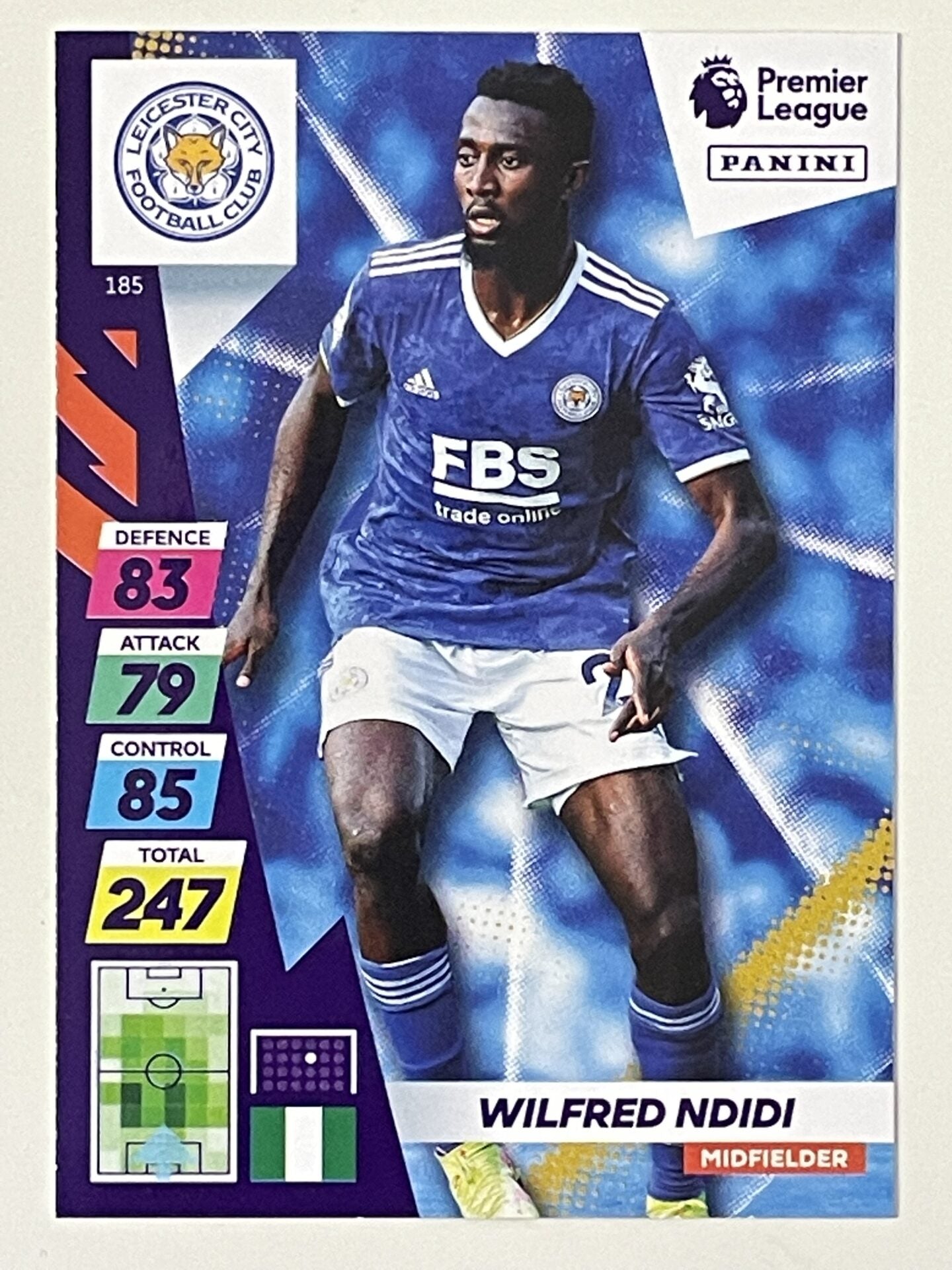 Wilfred Ndidi Leicester City Base Panini Adrenalyn XL PLUS Premier League 2021 2022