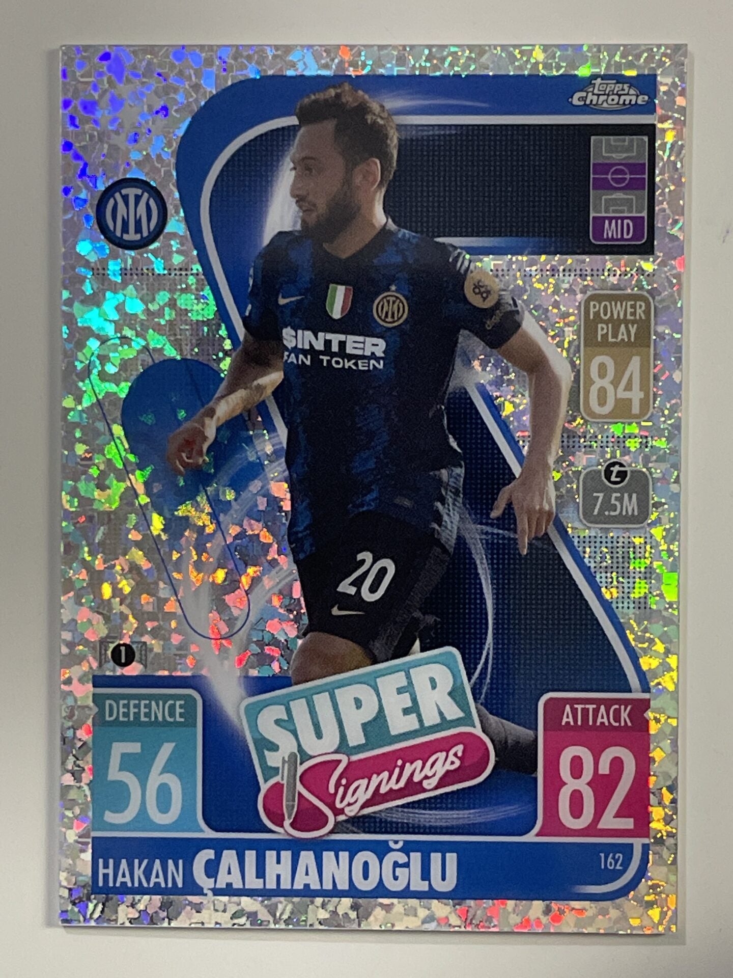 Hakan Calhanoglu Speckle Topps Match Attax Chrome 2021 2022